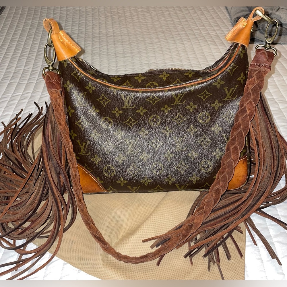 Authentic Louis Vuitton monogram handbag/crossbody/purse